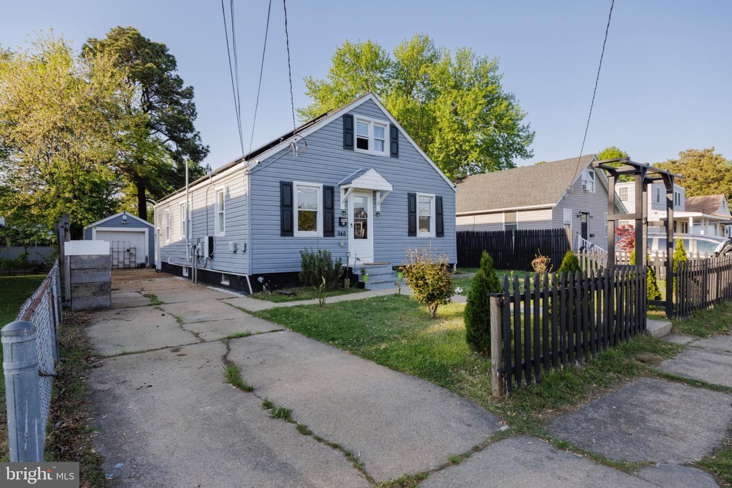 946 Martin Road photo 3