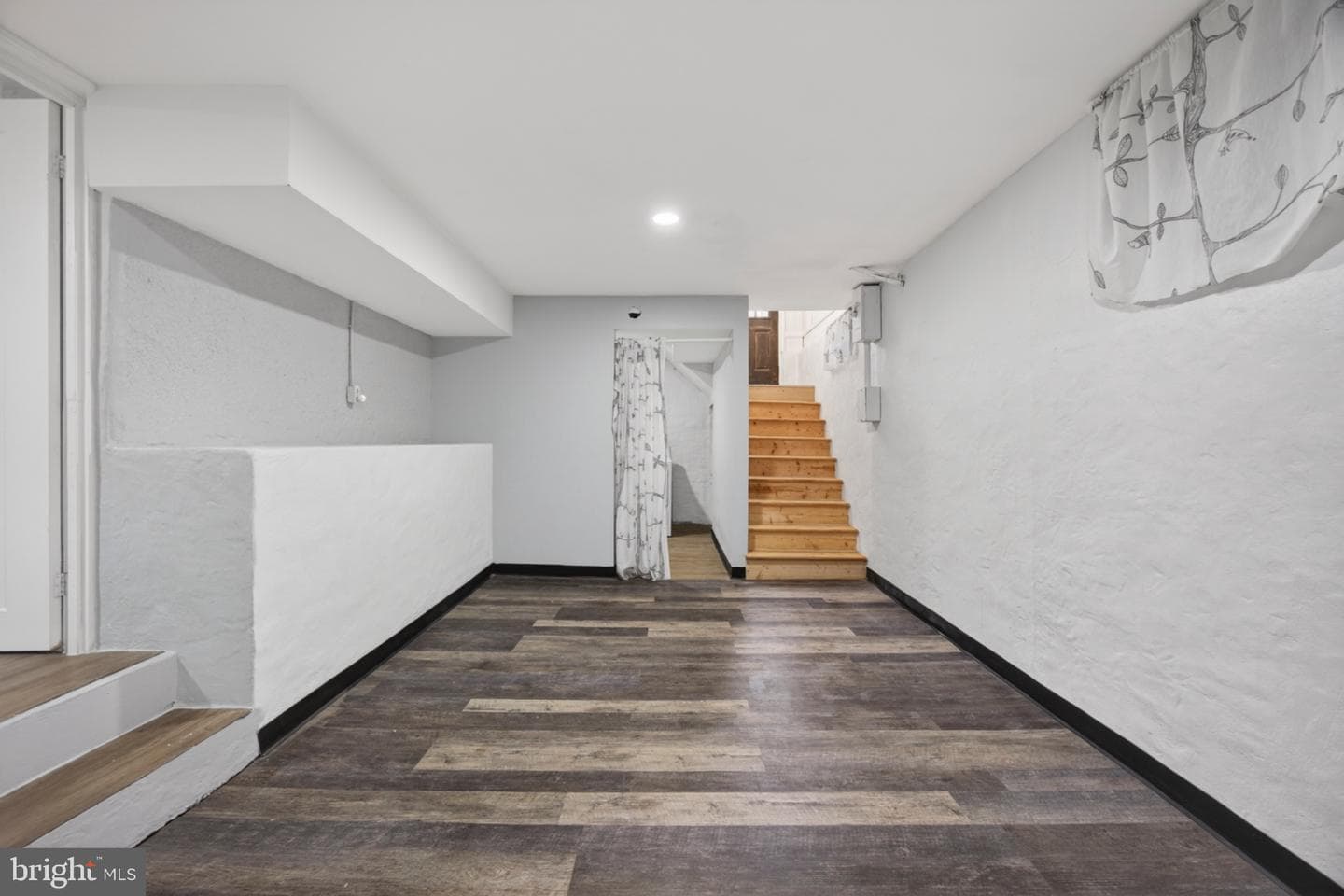 946 Martin Road photo 30