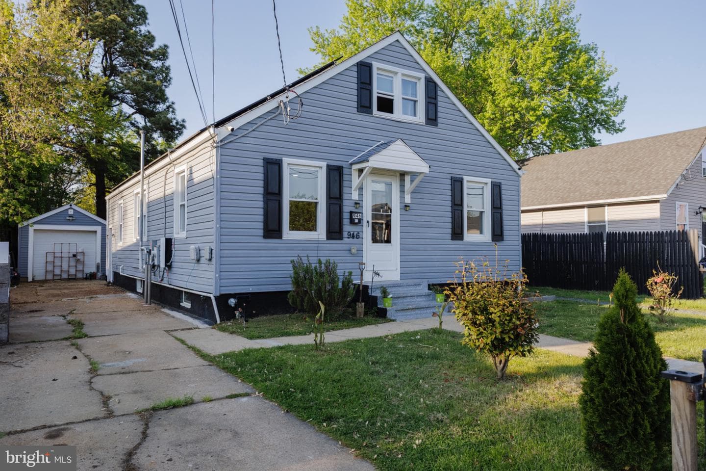 946 Martin Road photo 4