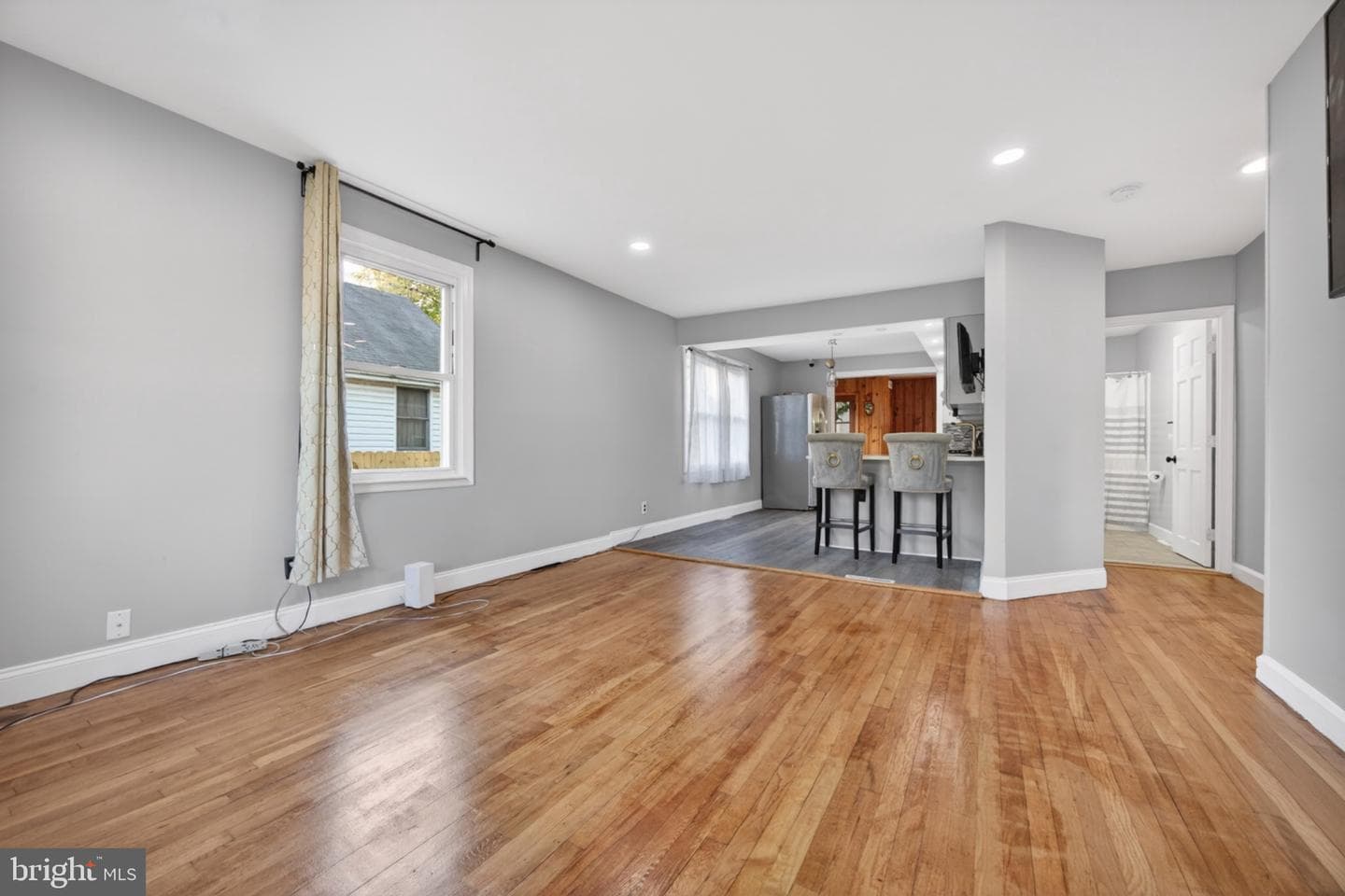 946 Martin Road photo 5
