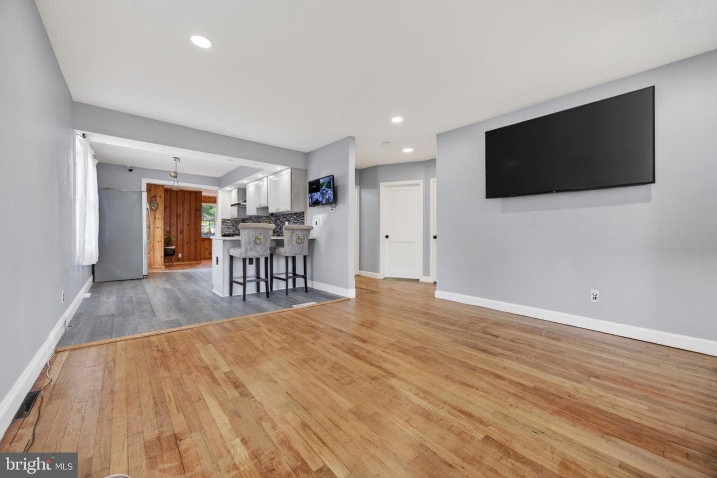 946 Martin Road photo 7