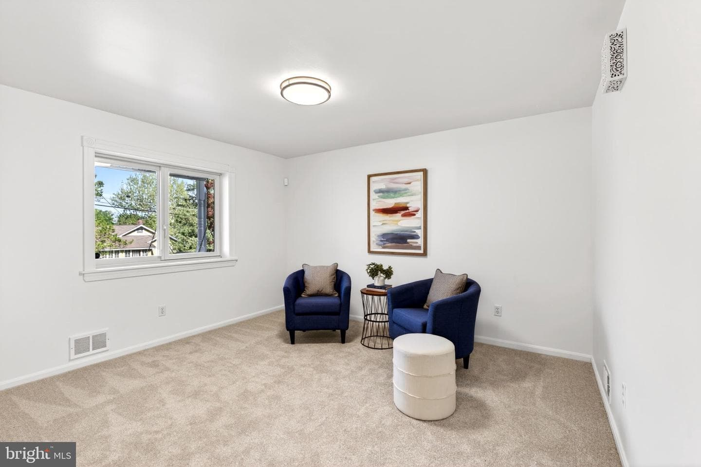9 Maple Avenue photo 5
