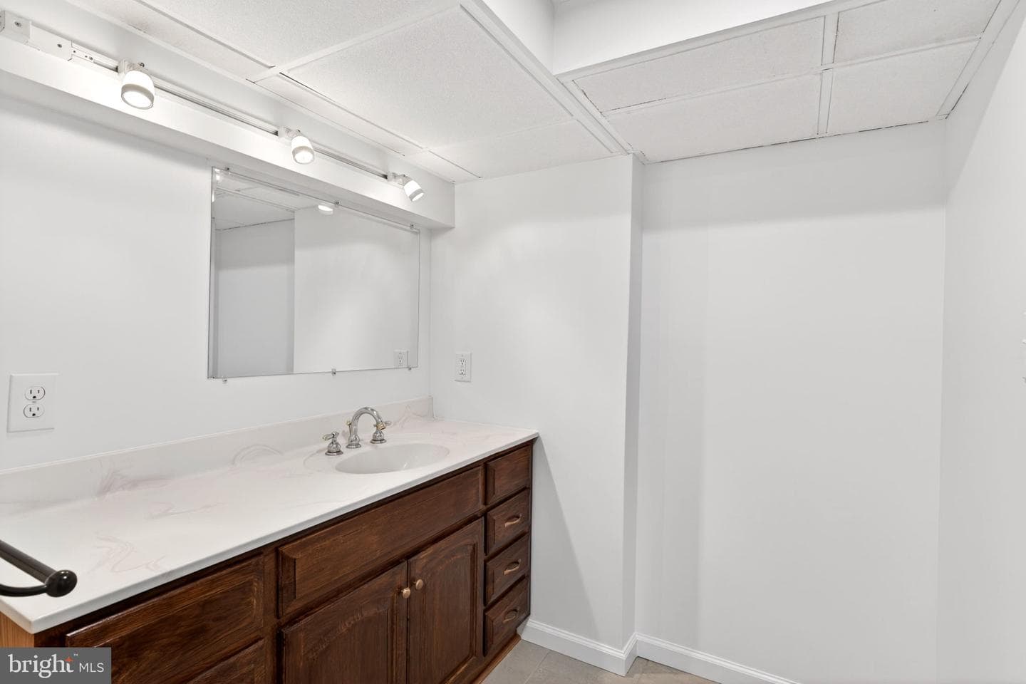9 Maple Avenue photo 67