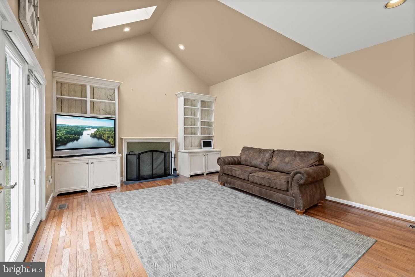 16 Charing Court photo 23
