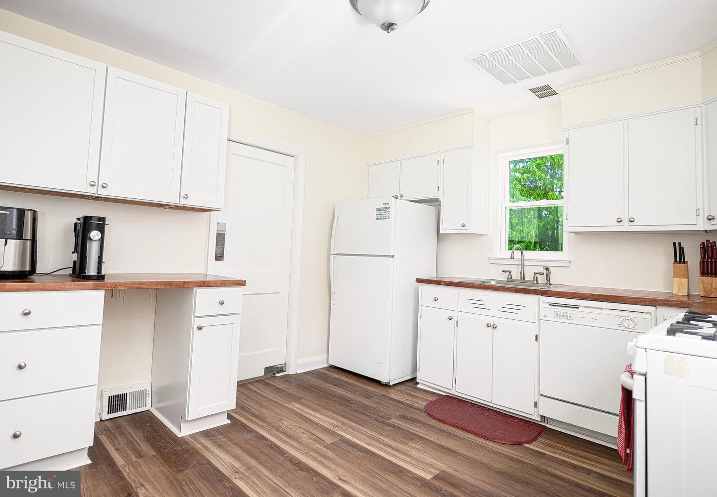4210 Cardwell photo 10