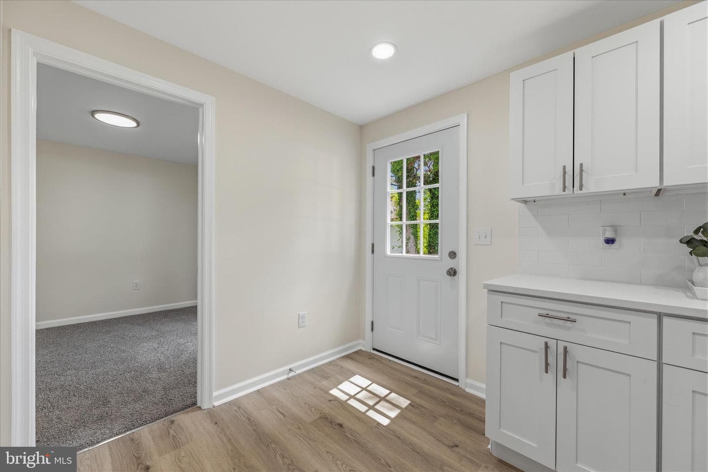 945 Renfrew photo 7