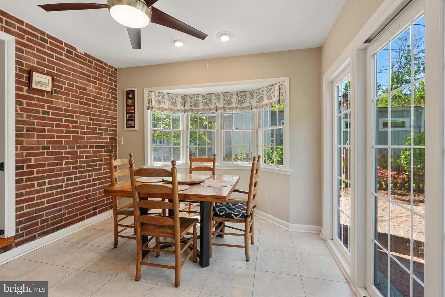 818 Kingston Road photo 14