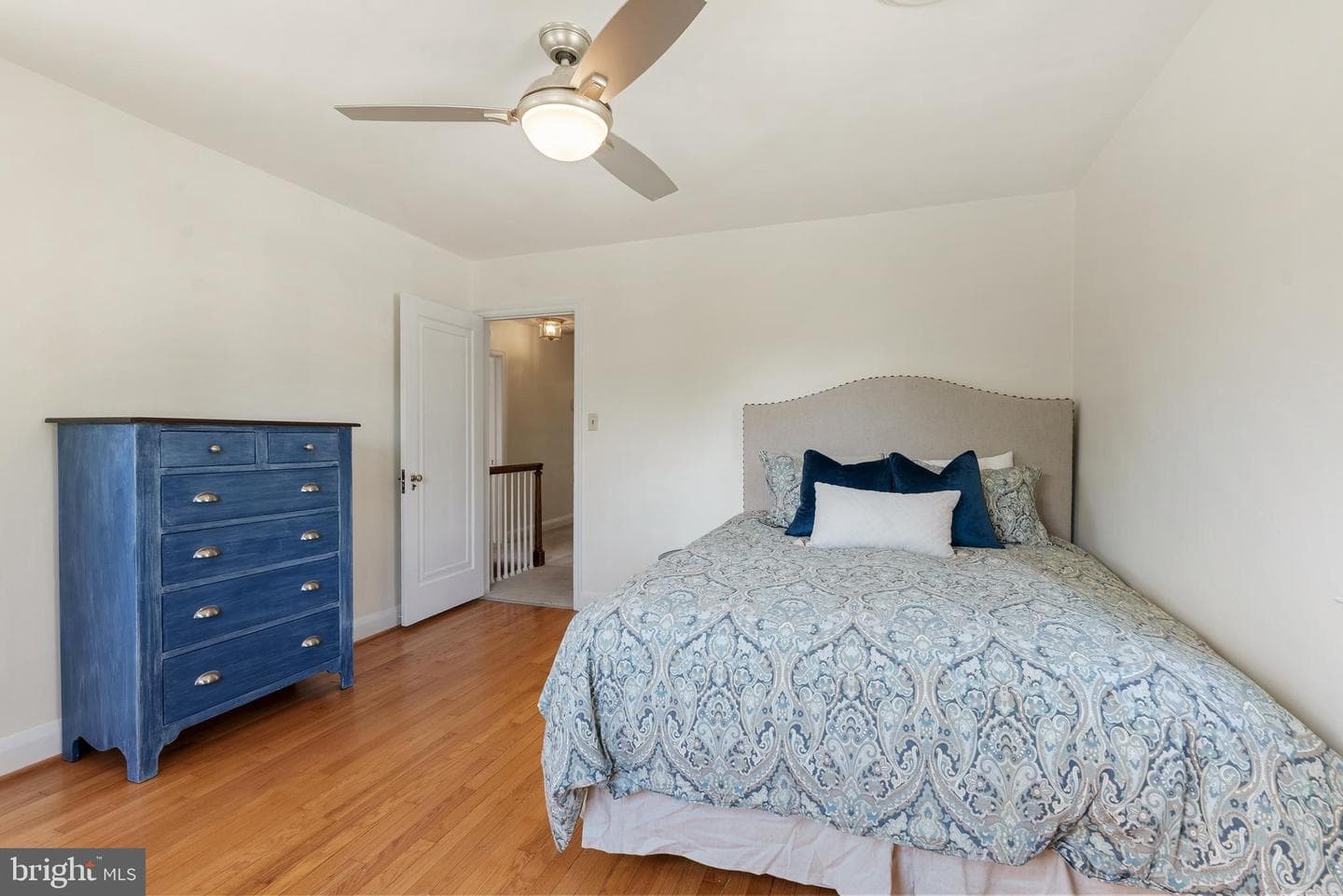 818 Kingston Road photo 22