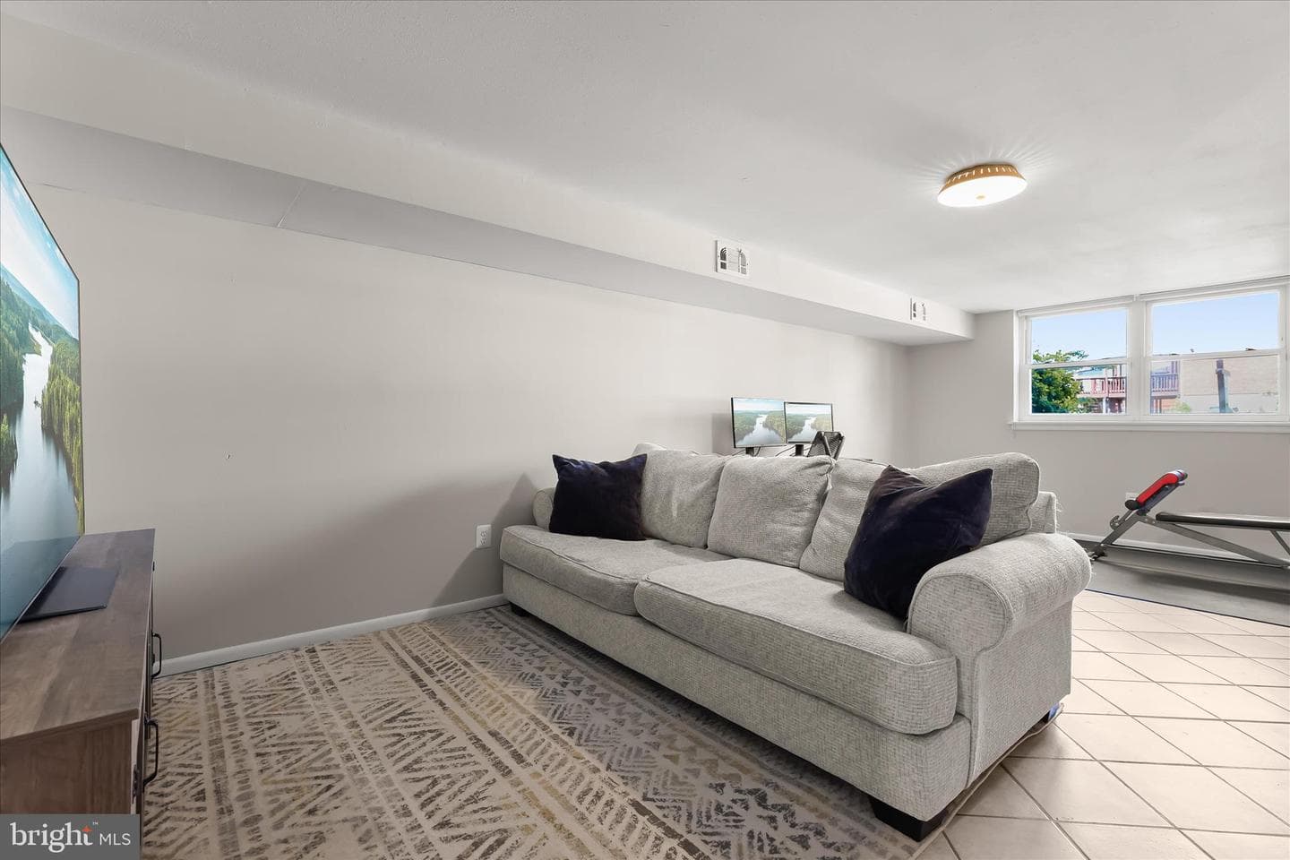 5663 Chelwynd Road photo 28