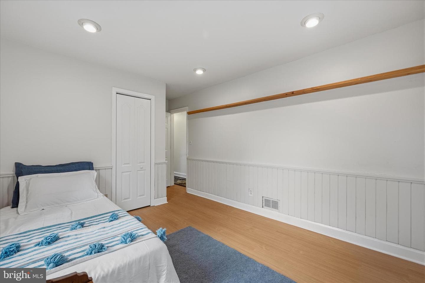 10913 Summit Avenue photo 17