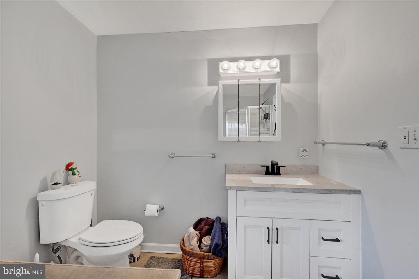 521 Riverside Drive photo 18