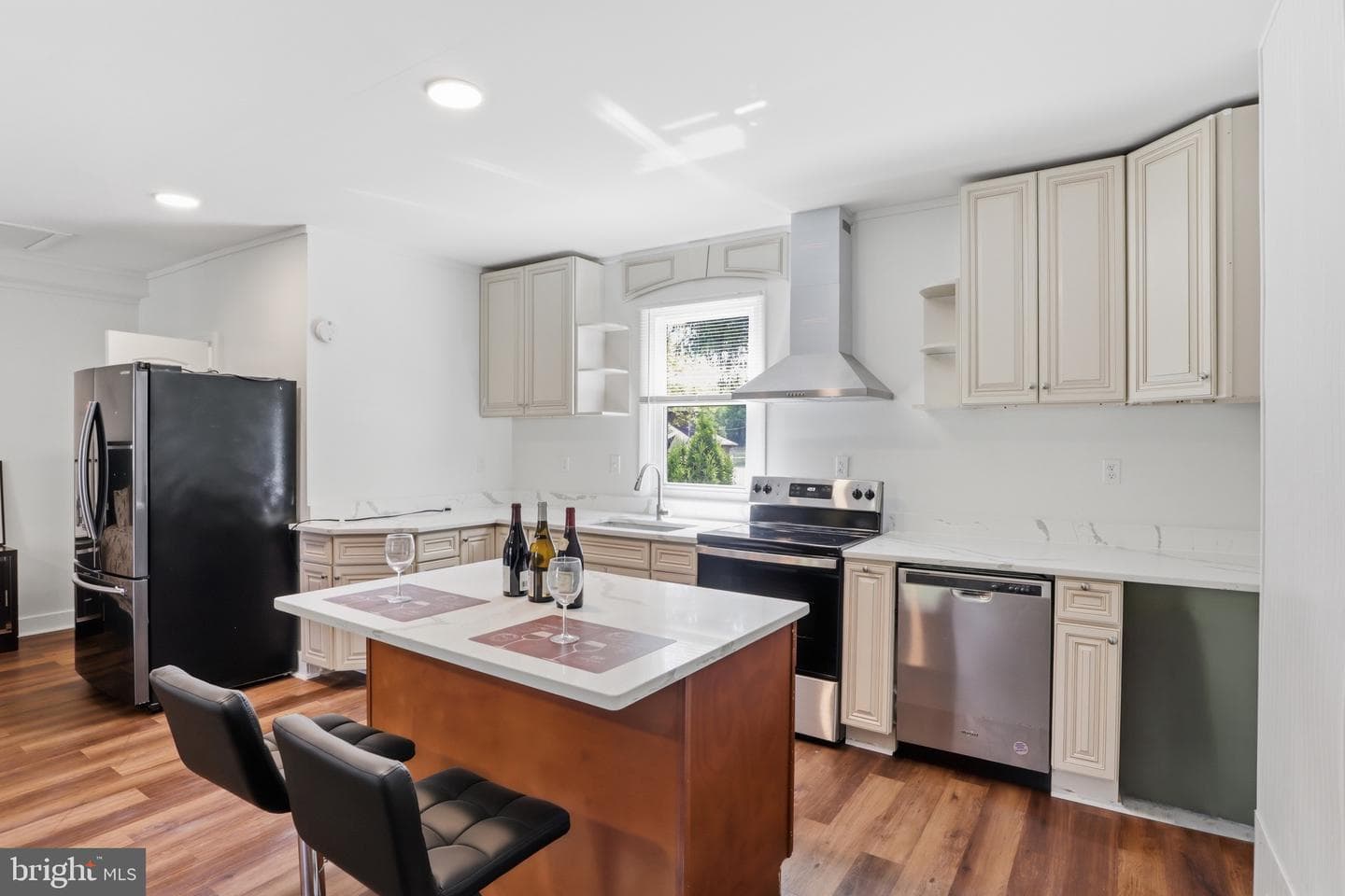 2304 Poplar photo 47