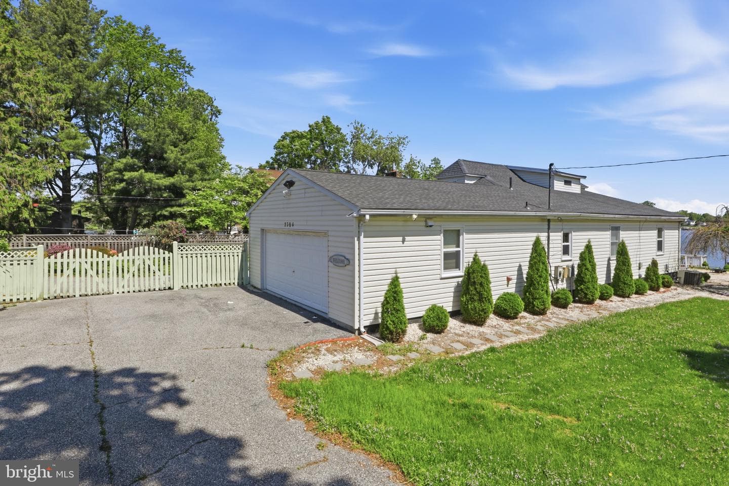 2304 Poplar photo 53