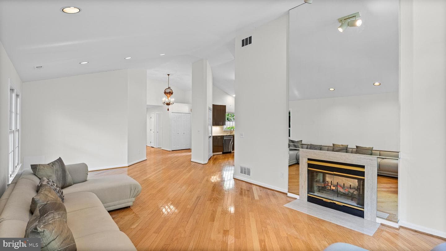 24 Stags Leap Court photo 6