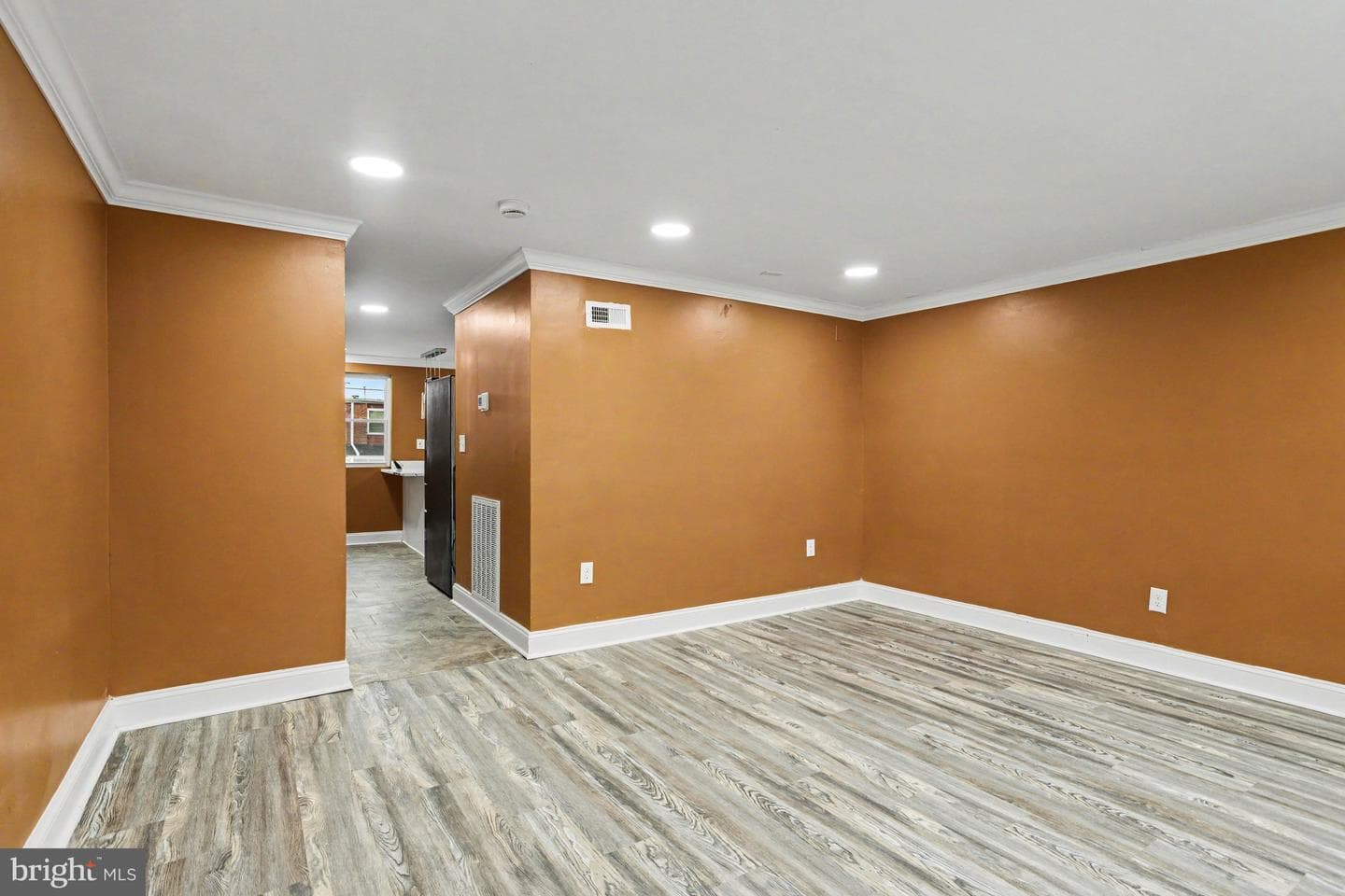 7945 Eastdale Road photo 3