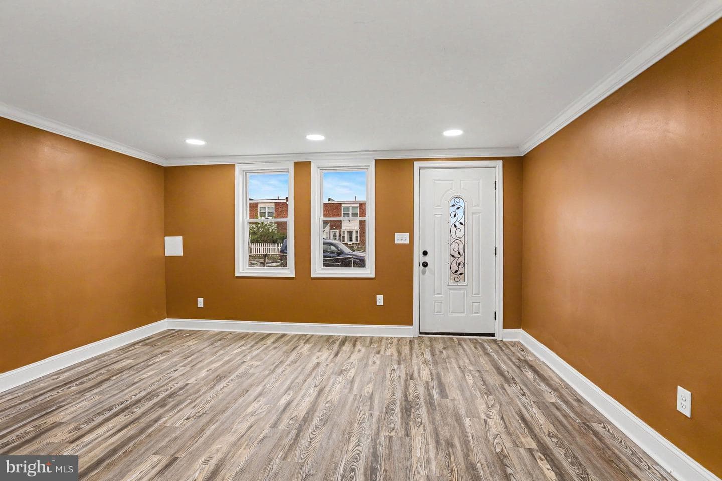 7945 Eastdale Road photo 4