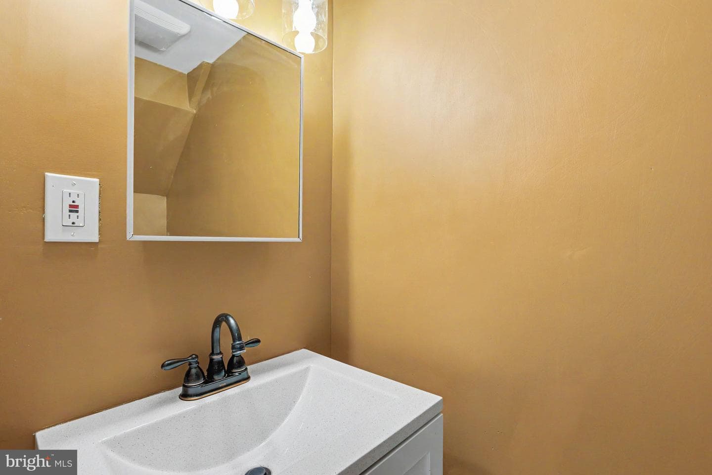 7945 Eastdale Road photo 5