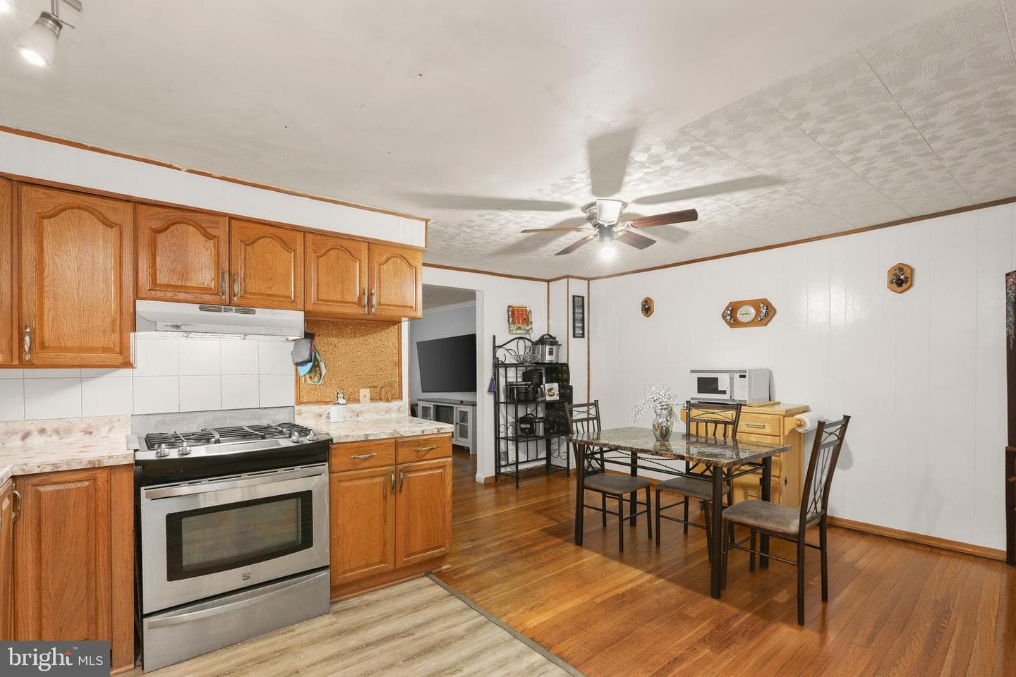 1569 Williams Avenue photo 17