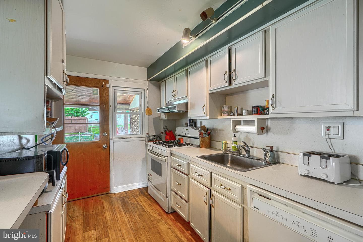 1842 Dunmere Road photo 15