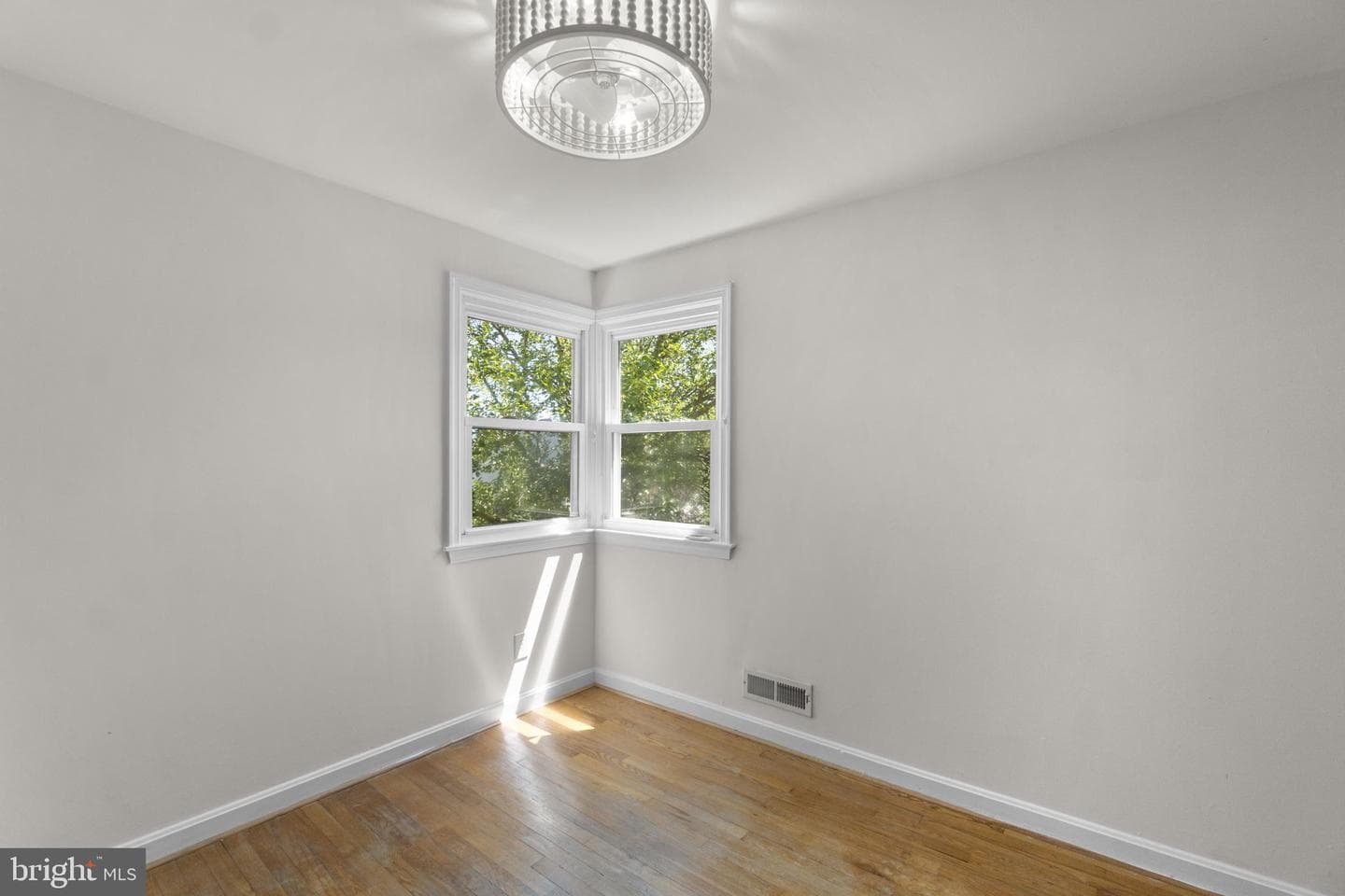 2018 Norhurst Way N photo 21