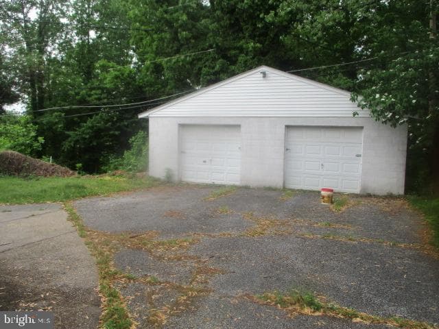 9122 Orbitan Road photo 3
