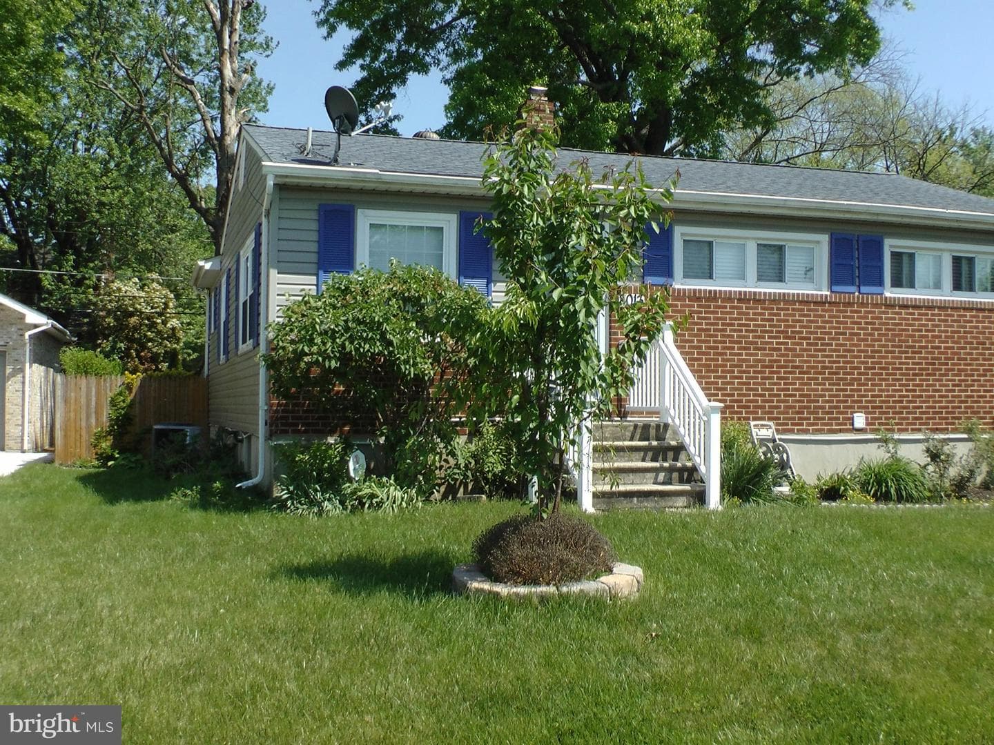 8013 Harris Ave