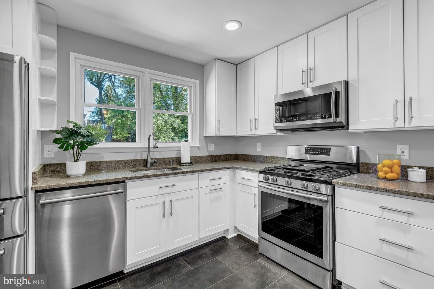 2532 Londonderry Road photo 11