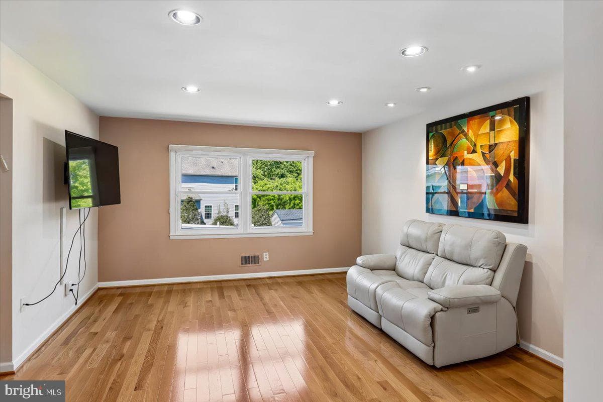 124 W Chestnut Hill Lane photo 8