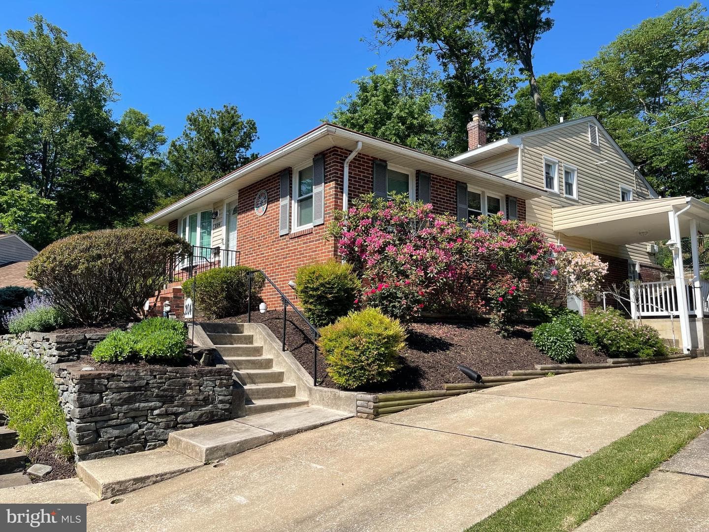 204 Elpin Drive W