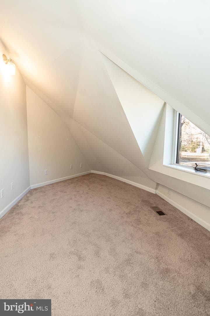 811 Cedar Avenue photo 18