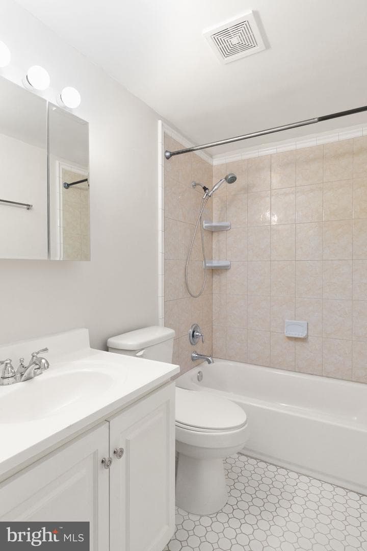 7 Castell Court photo 14