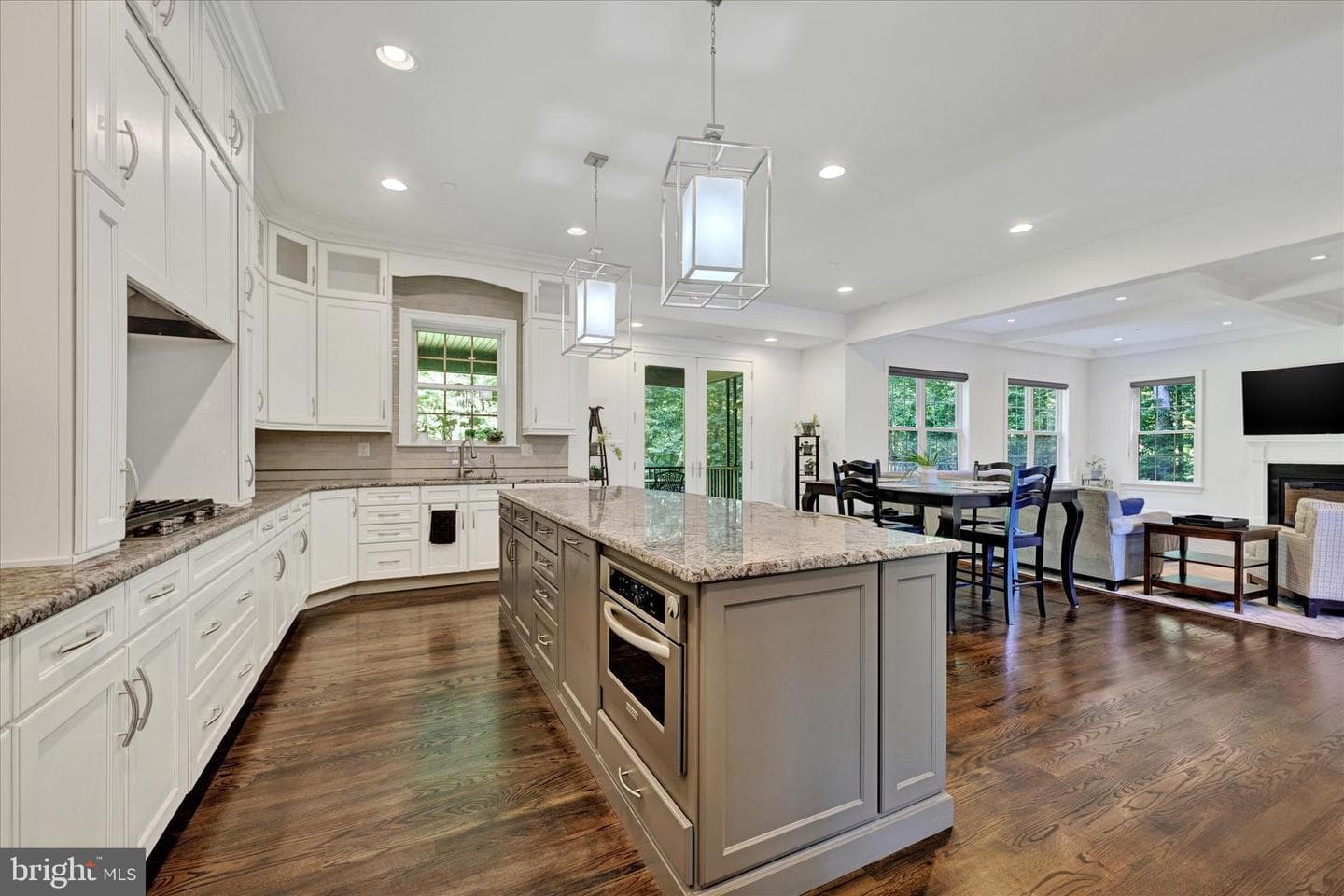 11702 Huntsworth Lane photo 28