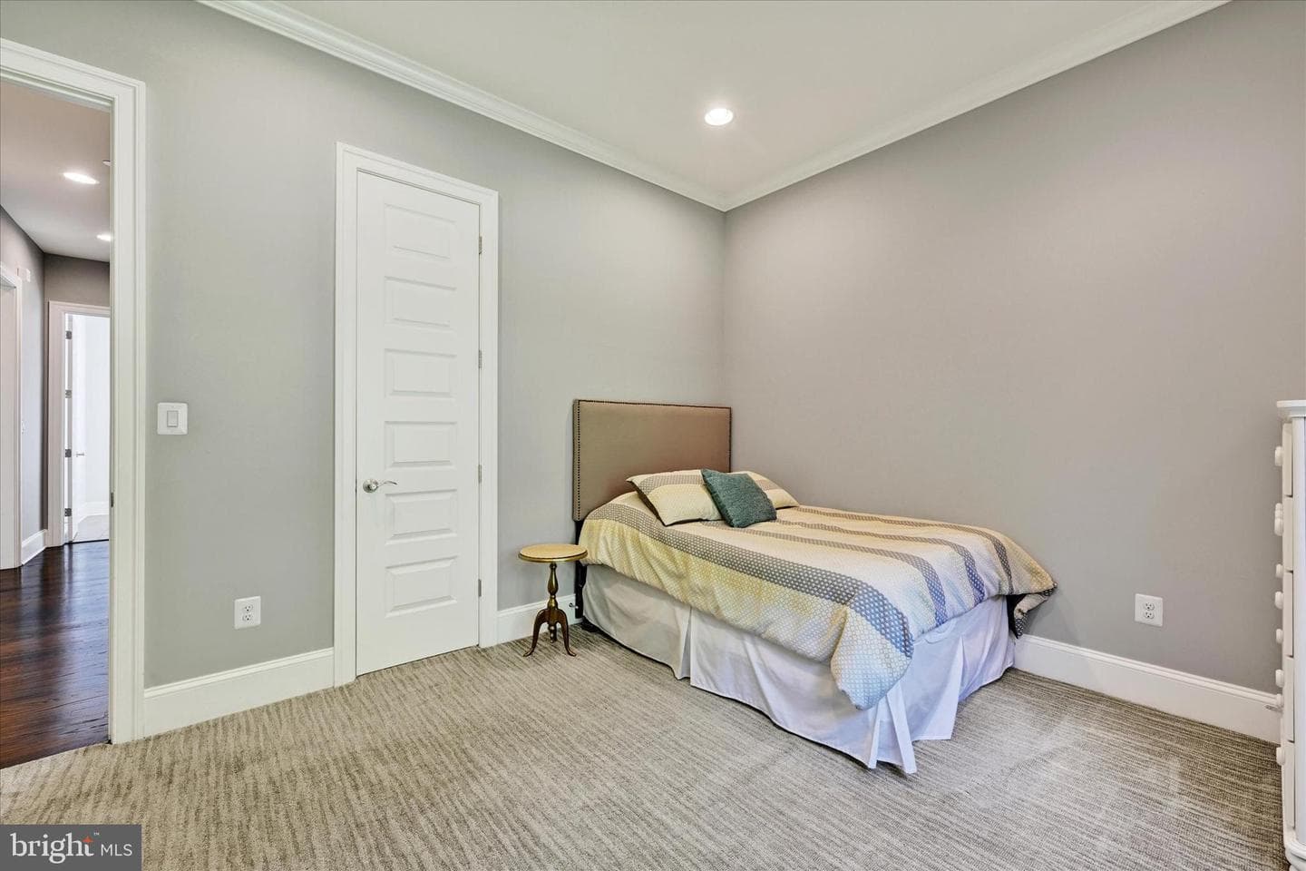 11702 Huntsworth Lane photo 31