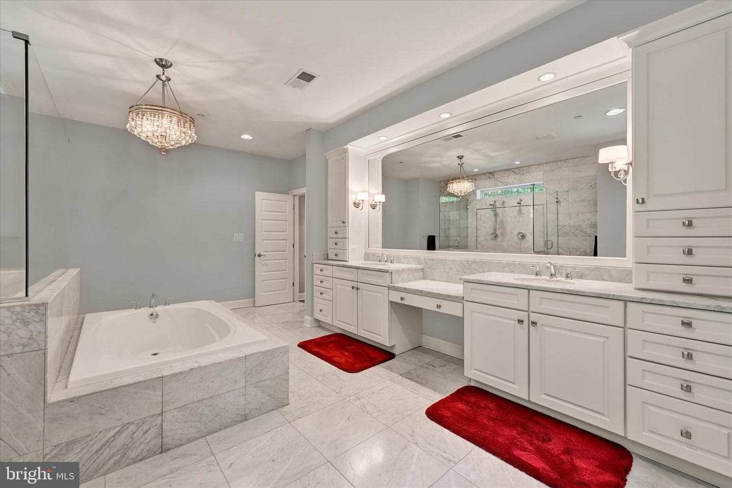 11702 Huntsworth Lane photo 38