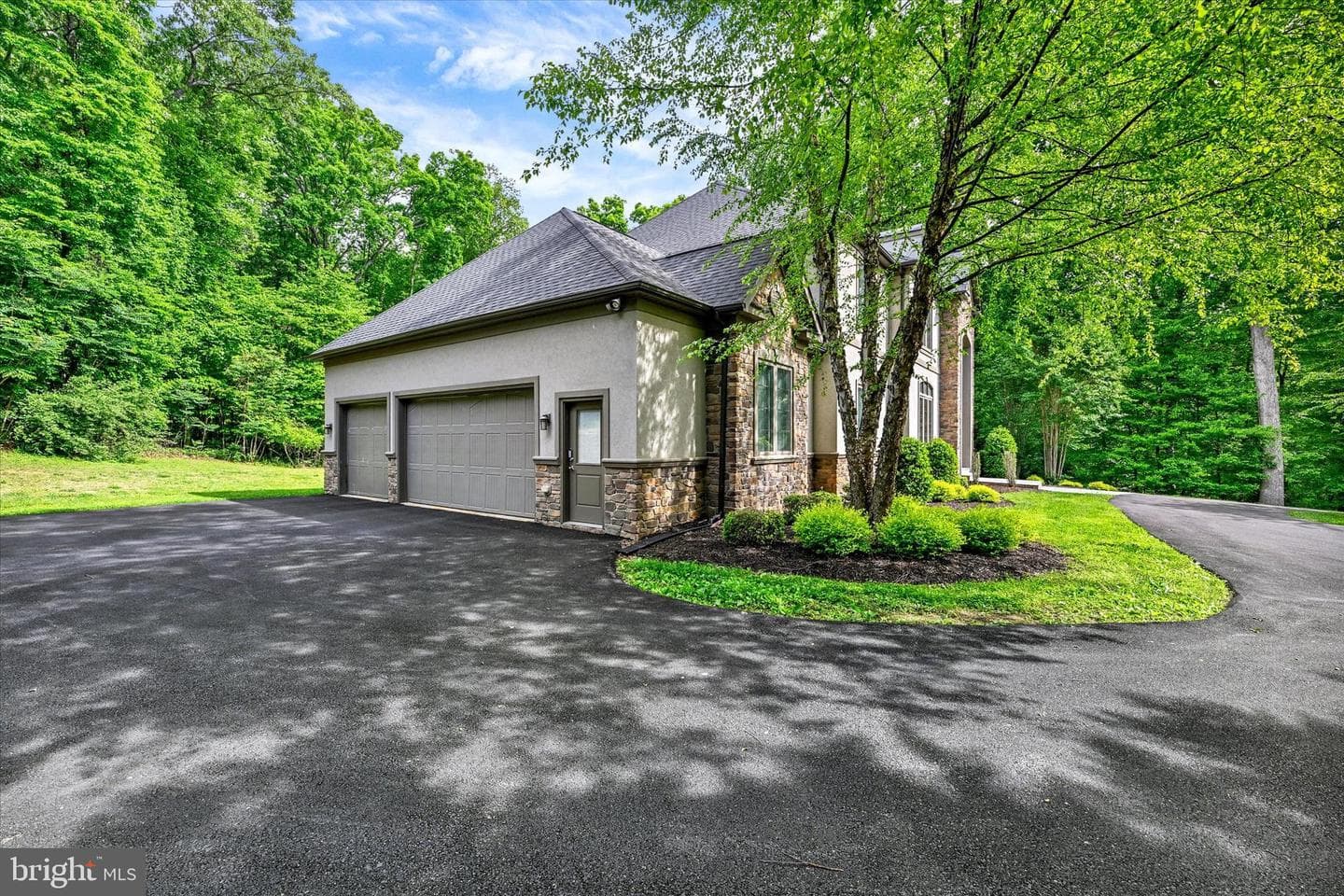 11702 Huntsworth Lane photo 4