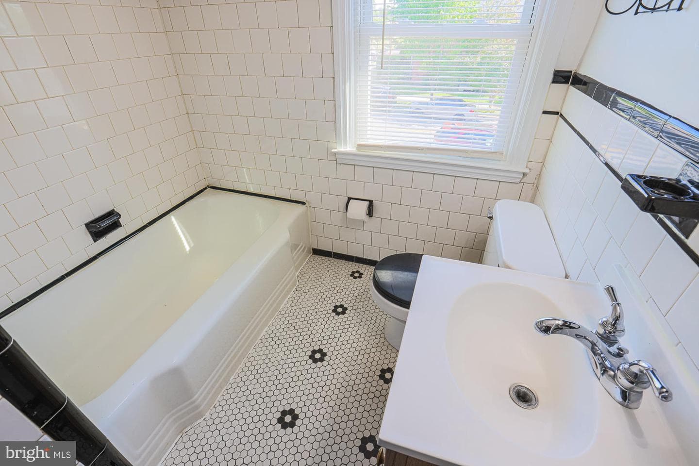 1765 White Oak Avenue photo 20