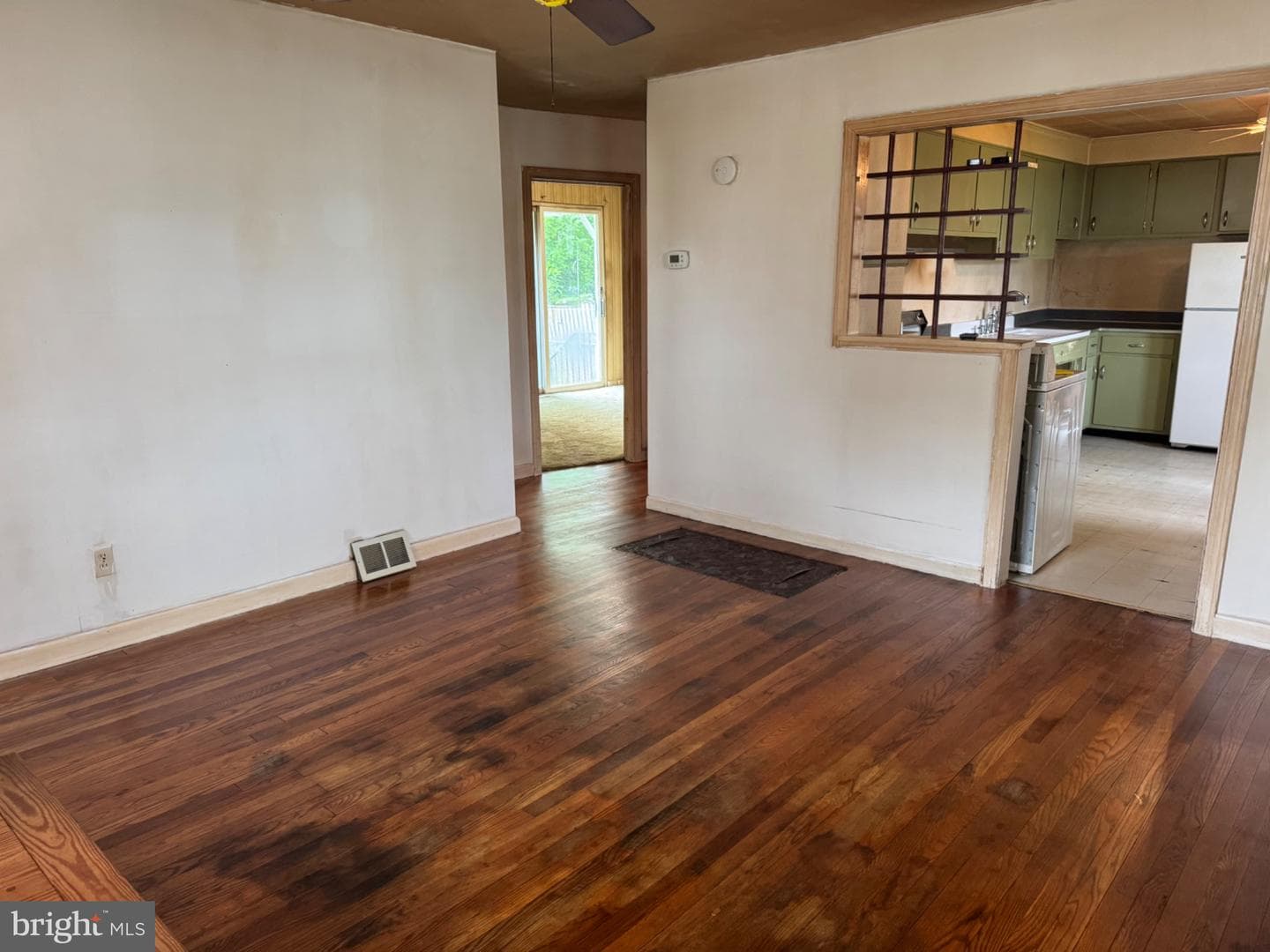 835 Martin Road photo 3