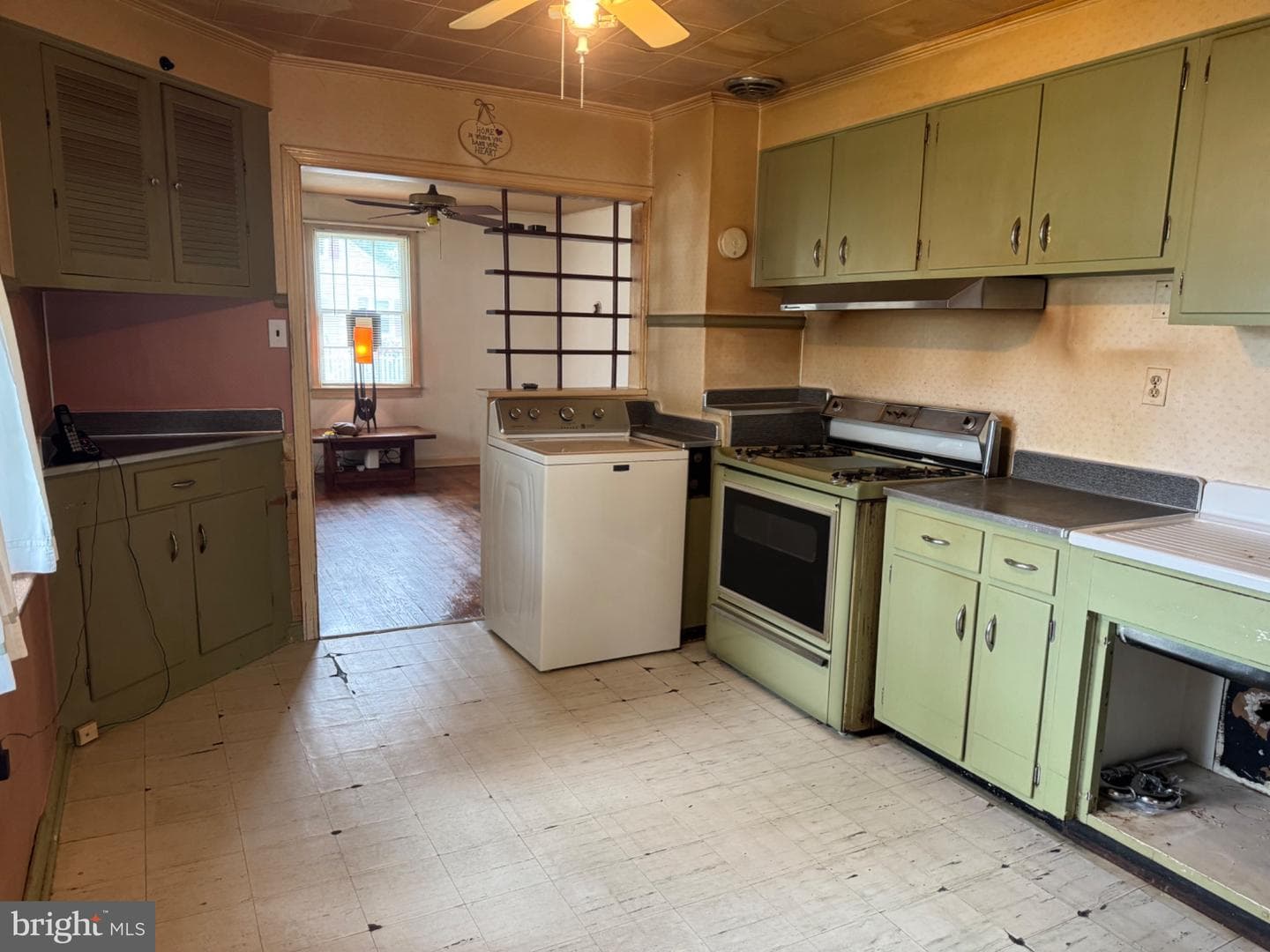 835 Martin Road photo 4