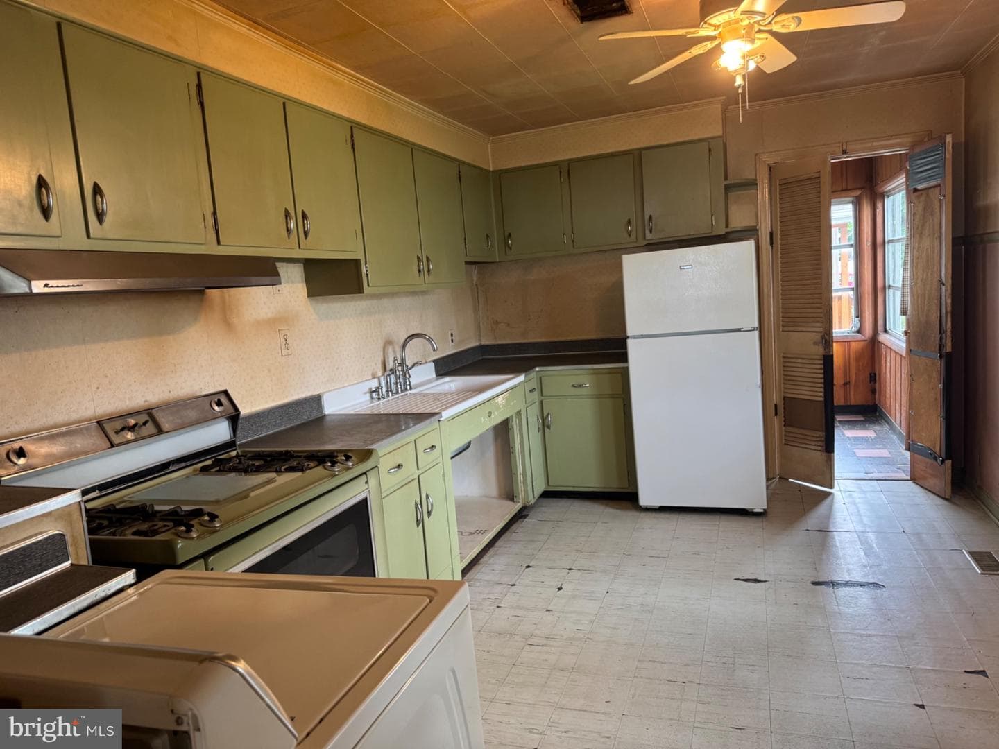 835 Martin Road photo 5