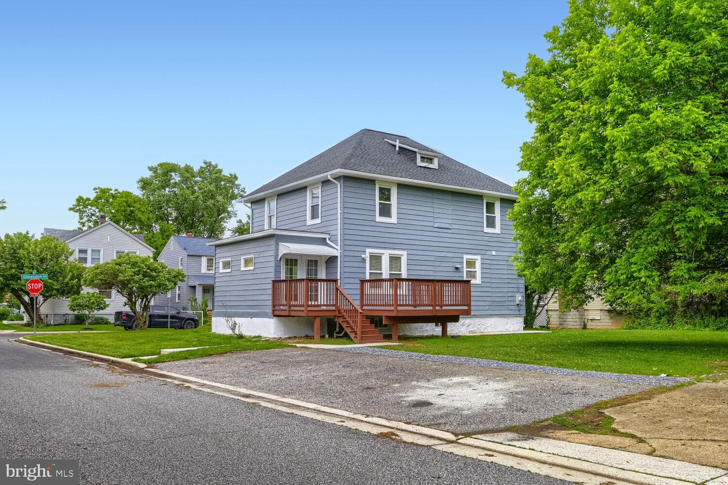 100 Clarendon Avenue photo 3