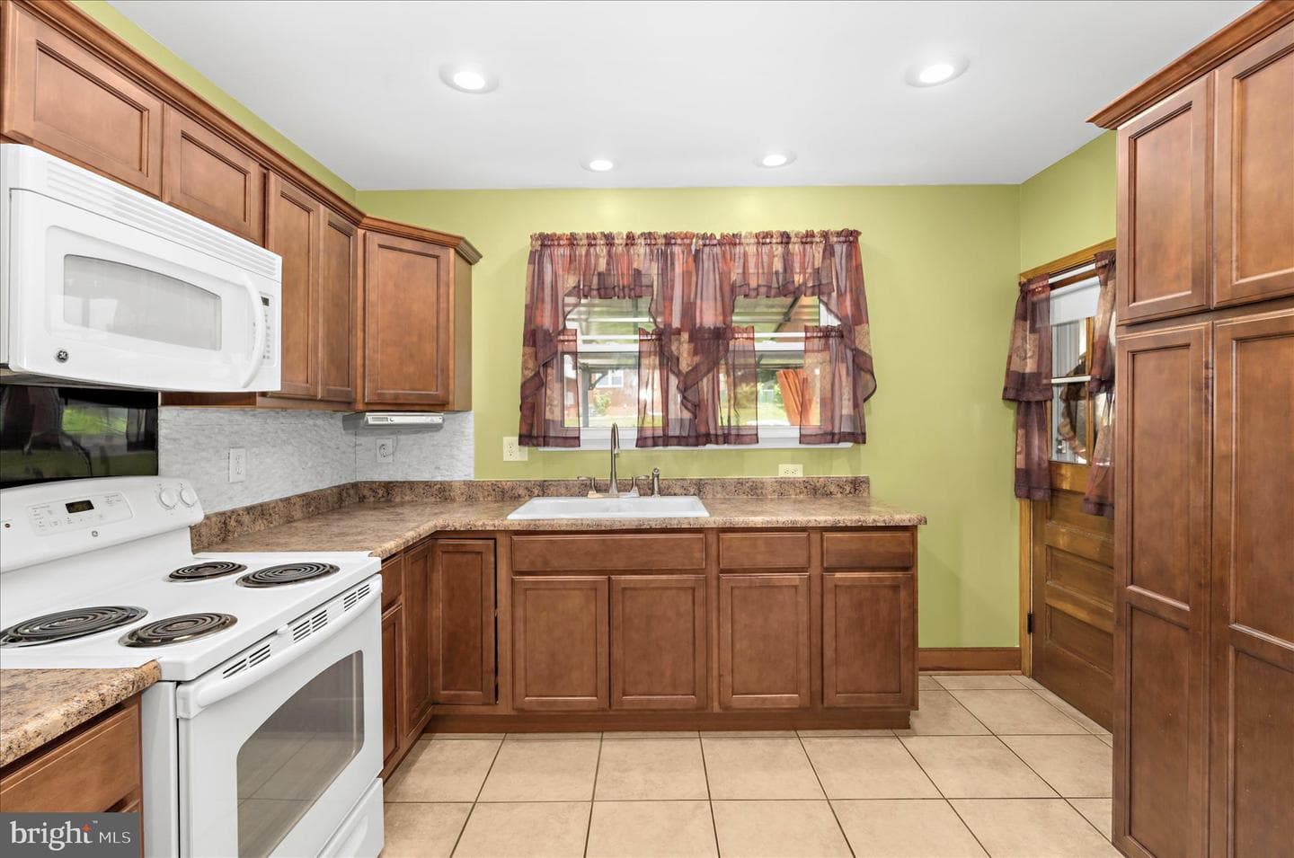 1700 Todd Ave photo 6