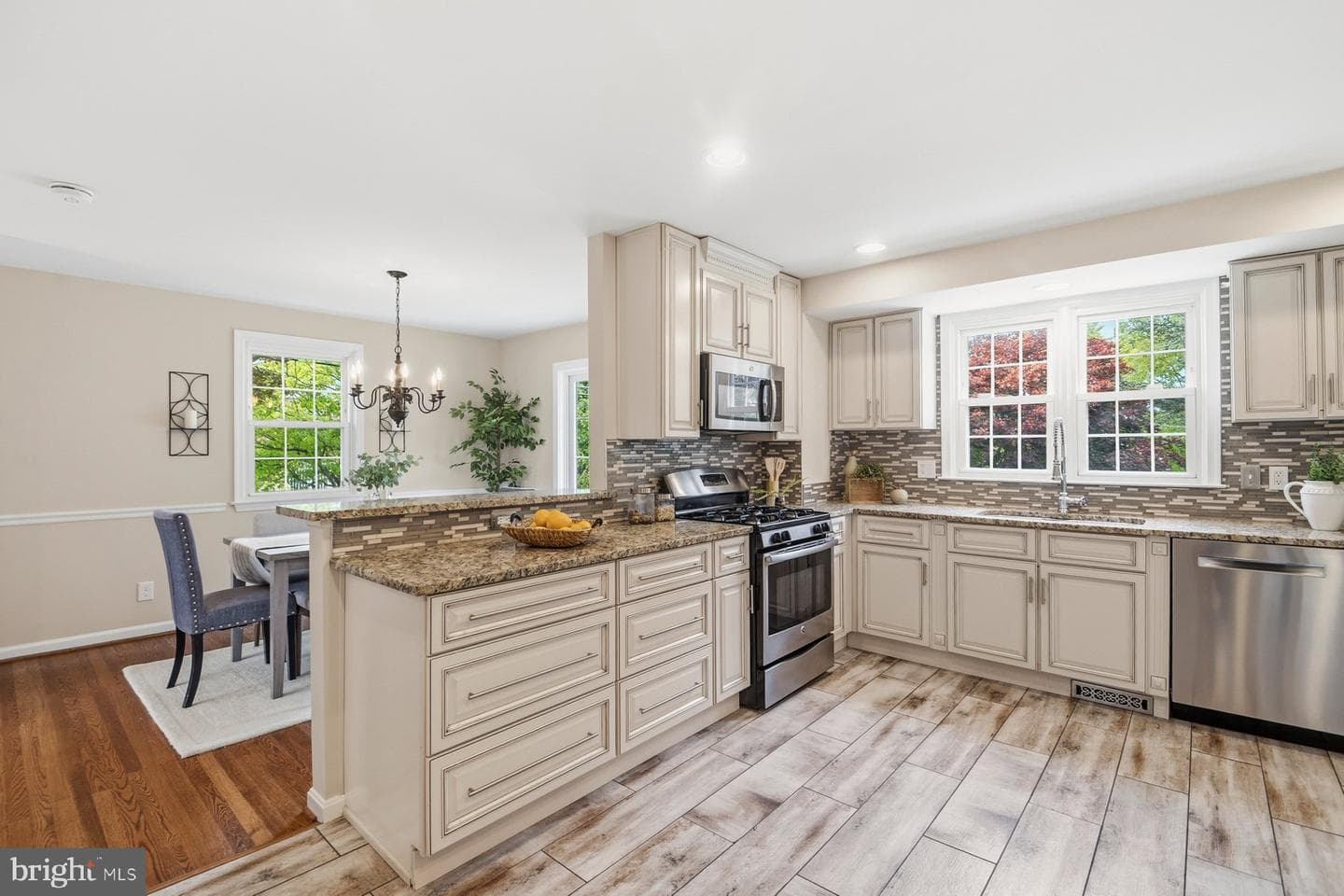 214 Chantrey Road photo 11