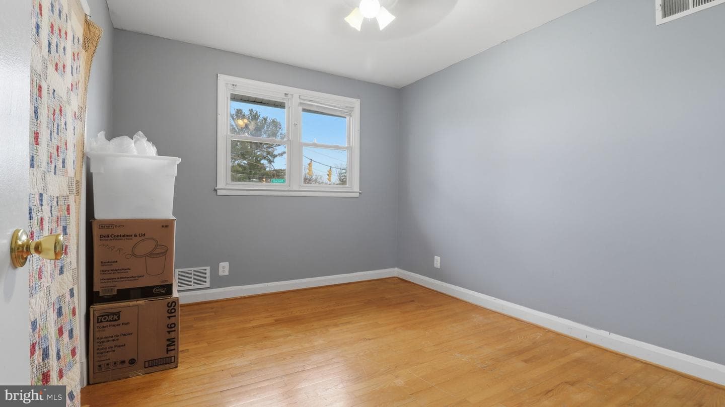 115 Seminary Avenue photo 23