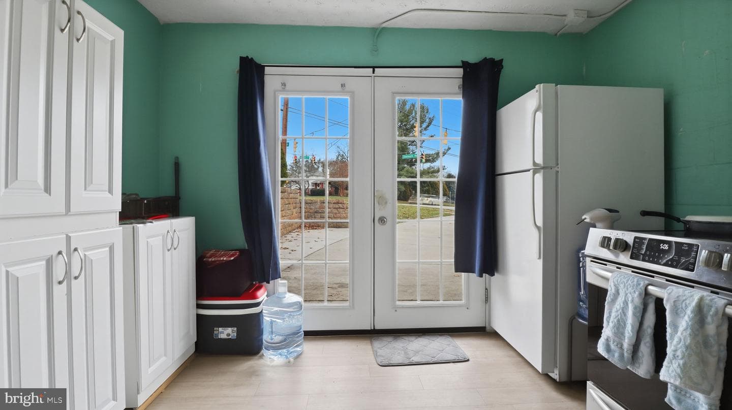 115 Seminary Avenue photo 45