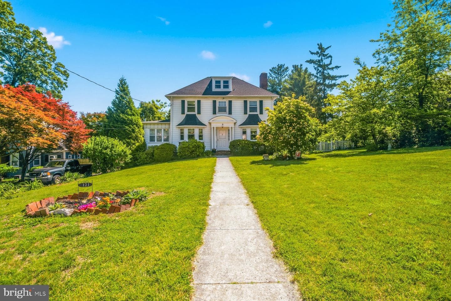 121 Forest Avenue photo 1