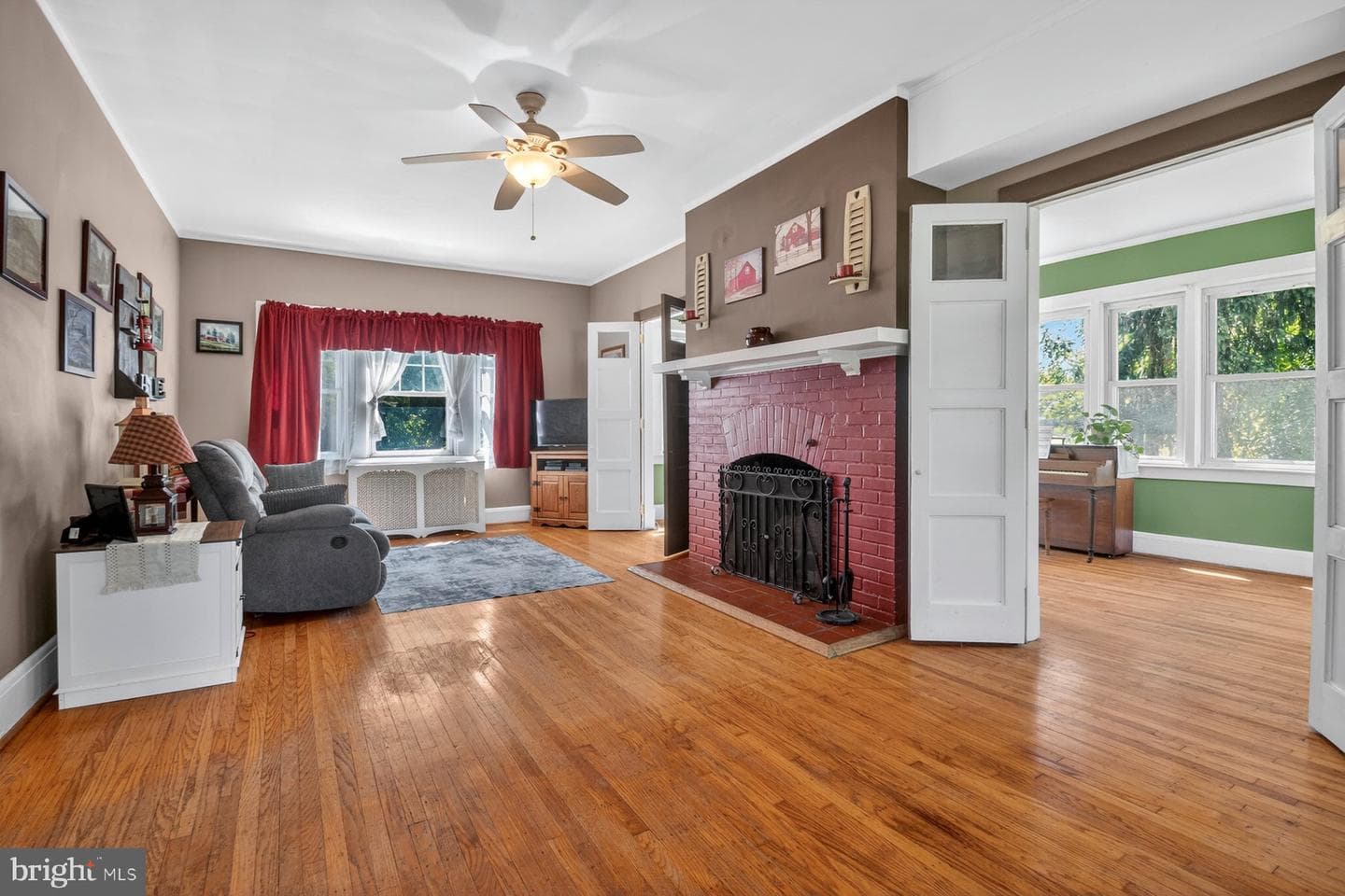 121 Forest Avenue photo 6