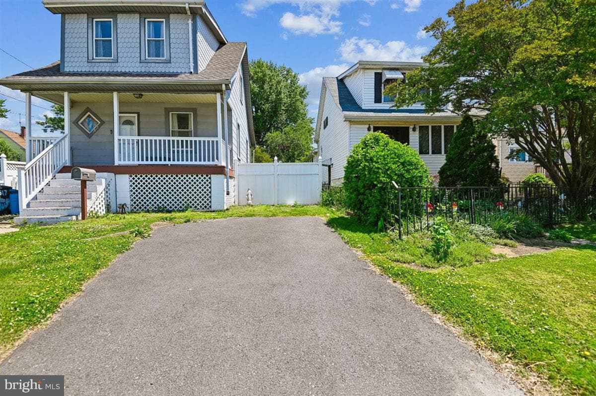 1817 Maxwell Ave photo 3