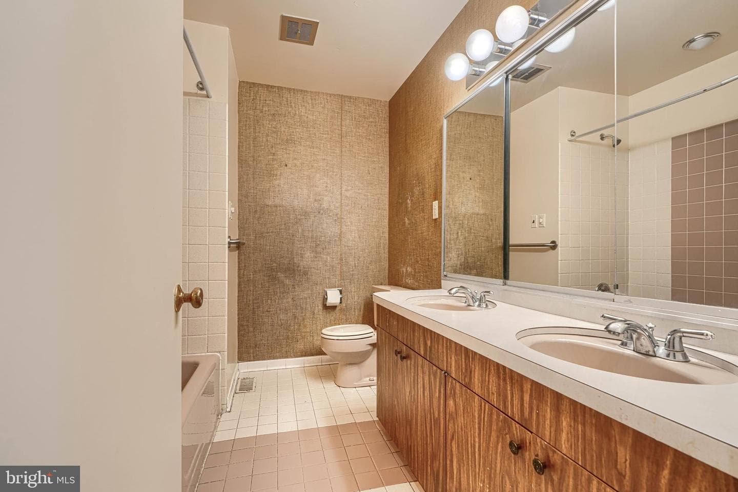2 Kenmont Court photo 64