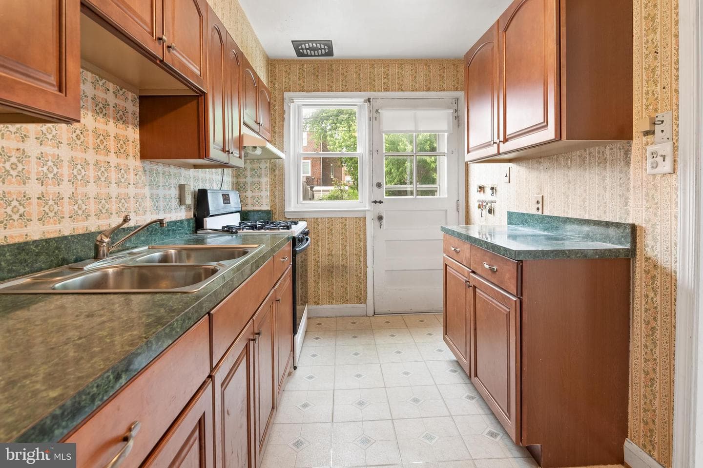 1252 Halstead Road photo 9