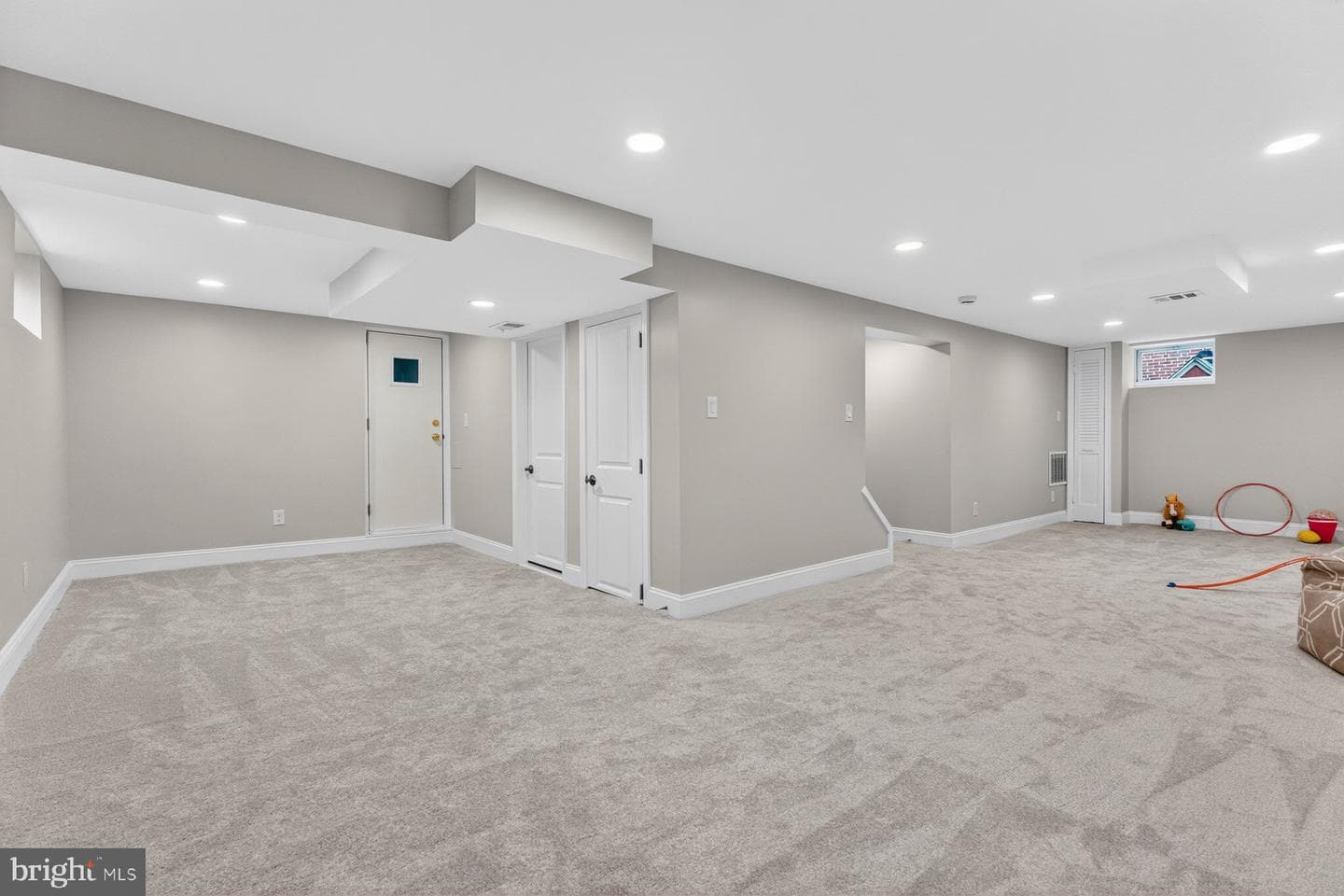 409 Oak Court photo 28
